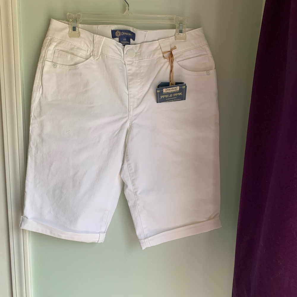 Democracy Bermuda shorts NWT